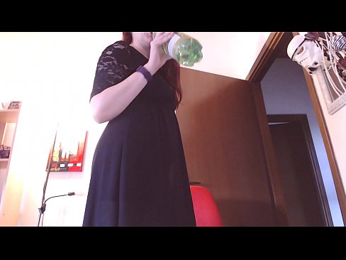 ❤️ Një skllav i nënshtruar që i pëlqejnë brekët e pista dhe të shijshme detyrohet të masturbojë pasi shikon këtë video! ❤ Vetëm porno tek ne ☑