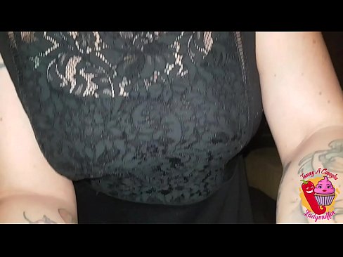 ❤️ Njerka e përdalë i jep atij një blowjob dhe spanjisht ❤ Vetëm porno tek ne ☑